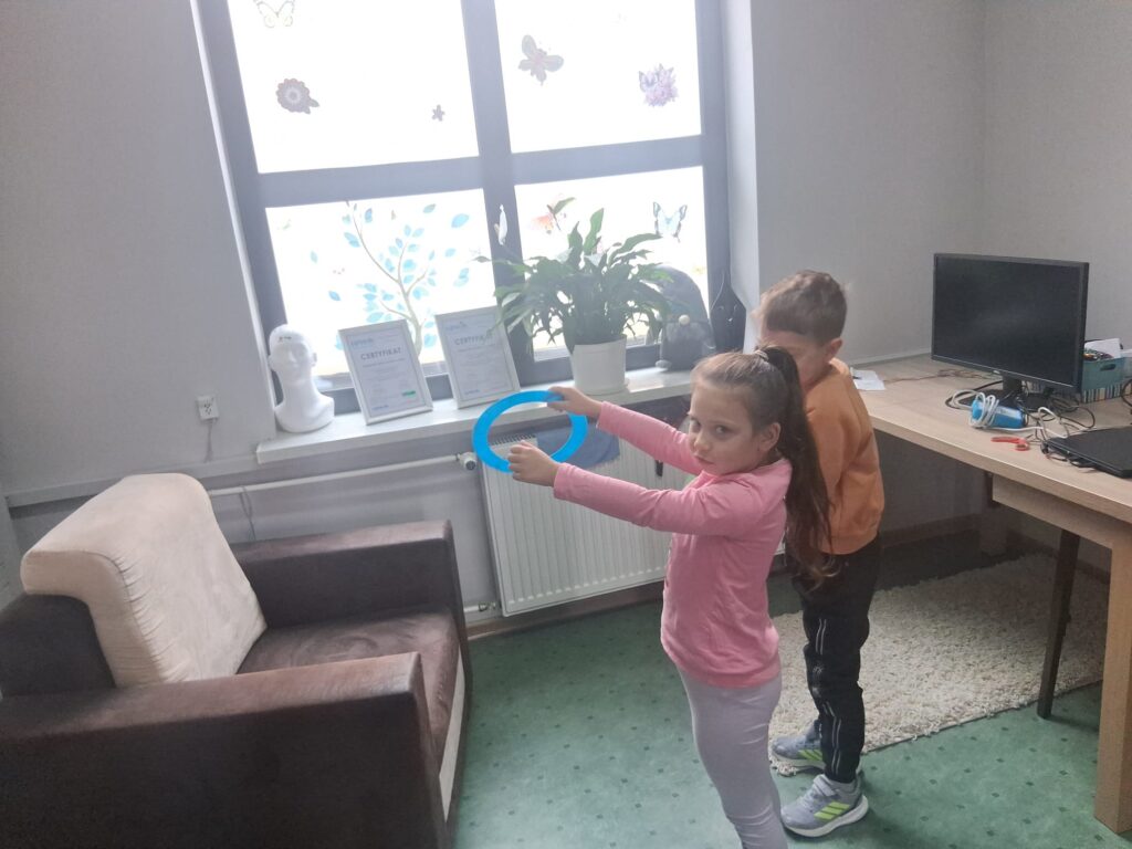 Zabawa rytmiczno-ruchowa ,,Strażak"
