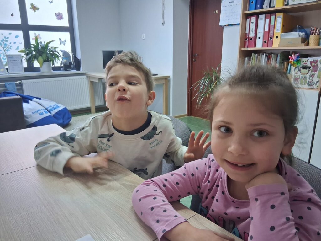 Ćwiczenia narządów artykulacyjnych przed lustrem